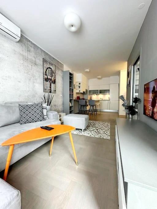 Urban Oasis: Stylish Retreat Apartment Zagreb Luaran gambar