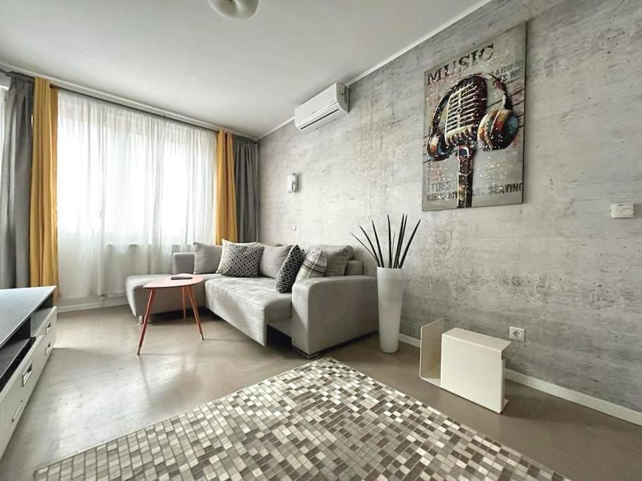 Urban Oasis: Stylish Retreat Apartment Zagreb Luaran gambar