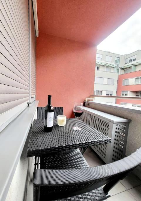 Urban Oasis: Stylish Retreat Apartment Zagreb Luaran gambar
